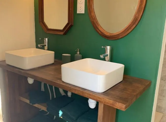 Maison De Au Bord De La Riviere ! *